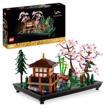 LEGO 10315 Icons Il Giardino Tranquillo, Kit Giardino Botanico Zen per Adulti con Fiori di Loto, Regalo per Donna e Uomo Fan del Giardinaggio Giapponese, Decorazione da Scrivania Personalizzabile