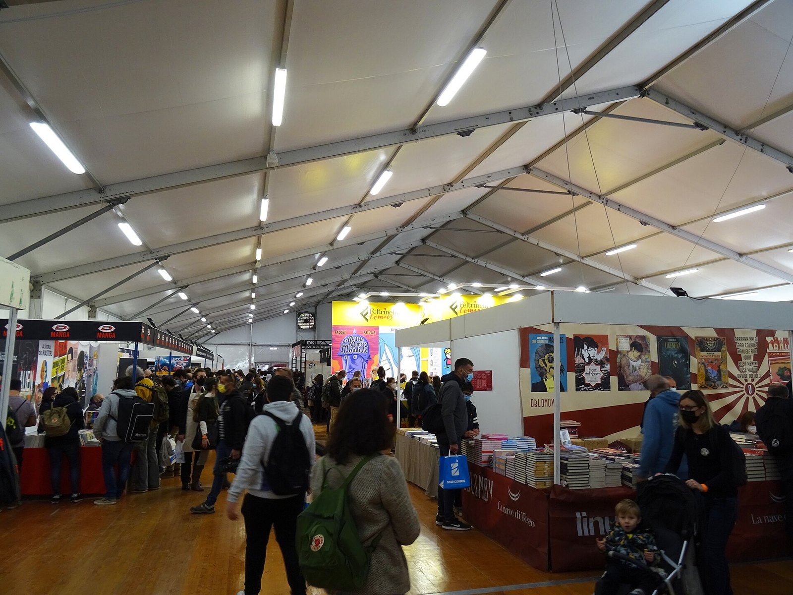 Il padiglione dei fumetti di Lucca Comics & Games in piazza Napoleone durante l'edizione 2021